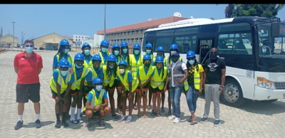 Meninas da Academia visitam Porto do Lobito