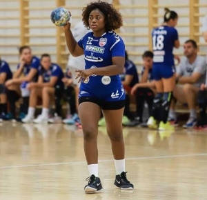 Isabel Guialo emprestada ao Kisvardai KC da Hungria